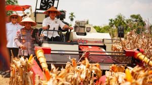 Panen-Raya-Jagung-Serentak-Kuartal-III-2025-yang-terpusat-di-Kab-OKU-Timur-Prov-Sumsel.jpg