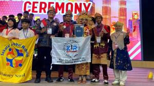 Para-siswa-SMPN-1-Belitang-Madang-Raya-Ricki-Alfarizi-Irawan.jpg