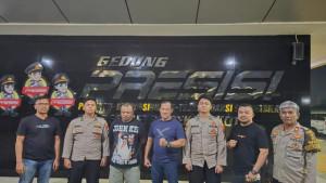 Pelaku-CK-alias-Kece-saat-menyerahkan-diri-ke-Polres-Metro-Bekasi-Kota.jpg