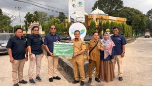 Pelindo-Regional-2-Palembang-Serahkan-Bantuan-TJSL-Program-Green-Belt-Pelabutah-ke-Kecamatan-IT-II.jpg