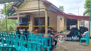Pensiunan-guru-SD-Hartini-ditemukan-tewas-dalam-kondisi-terlentang-di-atas-kasur-dengan-t.jpg