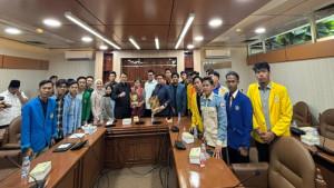 Penuhi-Janji-yang-Diucap-di-Bawah-Al-Quran-Ketua-DPRD-Sumsel-Bawa-Mahasiswa-Sampai-ke-Senayan.jpg