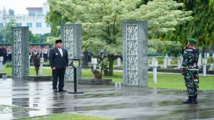 Peringati-Hari-Pahlawan-Gubernur-Herman-Deru-Minta-Hargai-Jasa-Pahlawan-dengan-Perbaiki-Etos-Kerja.jpg