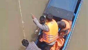 Polisi-Selidiki-Identitas-Mayat-Mister-X-Mengapung-di-Sungai-Musi-Ada-Luka-Senjata-Tajam-di-Dagu.jpg