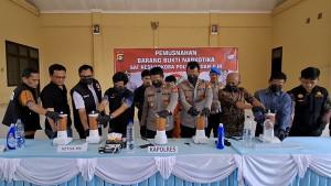 Polres-Ogan-Ilir-memusnahkan-narkoba-berupa-esktasi.jpg