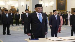 Purnawirawan-TNI-Angkatan-Darat-Djamari-Chaniago-resmi-dilantik-Presiden-Prabowo-sebagai.jpg