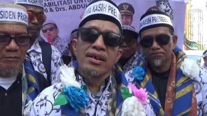 Rasnal-alah-seorang-guru-di-Luwu-Utara-Sulawesi-Selatan.jpg