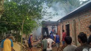 Rumah-di-Kelumpang-Jaya-Empat-Lawang-Hangus-Terbakar-Sudah-Lama-Tak-Ditinggali.jpg