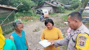 Sat-Binmas-Polres-Ogan-Ilir-Bagikan-Nasi-Kotak-di-Indralaya-Jalin-Kedekatan-Dengan-Masyarakat.jpg