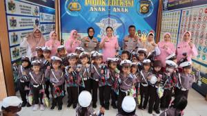 Satuan-Lalulintas-Polres-Prabumulih-menggelar-kegiatan-Polisi-Sahabat-Anak-2025.jpg