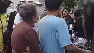 Seorang-nenek-berusia-95-tahun-dirantai-di-pohon-oleh-keluarganya-di-Jl-Tolambu-Kel.jpg
