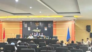 Suasana-Rapat-Dengar-Pendapat-RDP-pemecatan-dua-guru-SMAN-1-Luwu-Utara-di.jpg