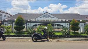 Suasana-depan-SMAN-5-Purwokerto-penggelapan-uang-ketua-osis.jpg