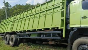 Tak-Kuat-Menajak-Truk-Mundur-Karena-Rem-Blong-Tabrak-Pemotor-di-Muratara-2-Orang-Luka-Serius.jpg