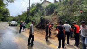 Tanah-Longsor-Terjadi-di-Samping-Rumah-Susno-Duadji-di-Pagar-Alam-Sebagian-Badan-Jalan-Tertutup.jpg