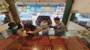 Terus-Naik-Harga-Emas-Perhiasan-di-Palembang-Nyaris-Rp14-Juta-per-Suku-13-November-2025-Rinciannya.jpg