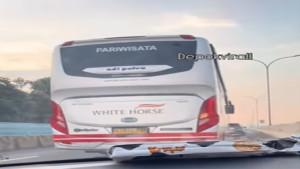 Video-bus-White-Horse-yang-diduga-senggol-mobil-di-jalan-tol.jpg