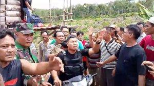 Viral-Peristiwa-Dramatis-Anak-Dibawah-Umur-Disandera-Pria-di-Empat-Lawang-Sajam-Menempel-di-Leher.jpg