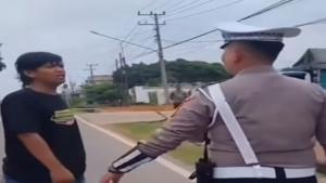 Viral-Polisi-di-PALI-Pecahkan-Kaca-Truk-Berujung-Cek-cok-Dengan-Sopir-Kasatlantas-Salah-Paham.jpg