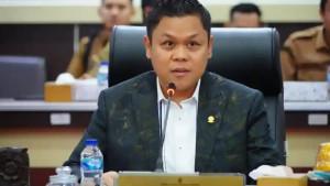 Wakil-Ketua-DPRD-Sulsel-Yasir-Machmud-saat-pimpin-rapat-paripurna.jpg