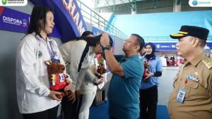 boyong-Medali-Emas-pada-Nomor-Renang-100-Meter-Gaya-Bebas.jpg