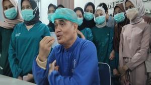 dokter-Indra-Nasution-mengungkap-hasil-yang-didapat-kepada-wartawan.jpg