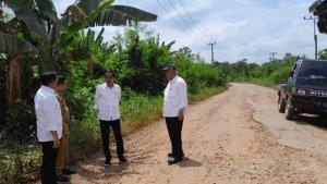 jokowi-sebut-jalan-di-sungai-gelam-jambi-rusak-parah.jpg