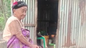 kisah-nenek-tini-tinggal-sebatang-kara-di-dekat-makam-suami.jpg
