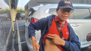 kronologi-kurir-di-bekasi-dibacok-pelanggan-pria-bertato.jpg