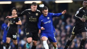 penyerang-sayap-chelsea-eden-hazard-berduel-dengan-pemain-leicester-city_20180114_001816.jpg