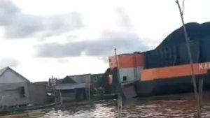 tongkang-bermuatan-barubara.jpg