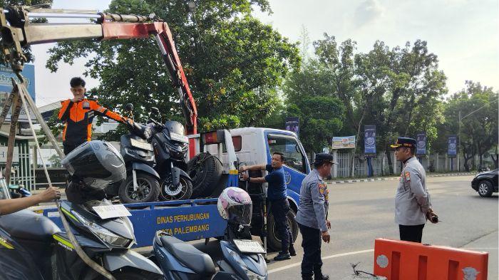 13 Motor Parkir Liar di Depan RS Siloam Diangkut Dishub Palembang, Motor Pasien Cuci Darah Dilepas