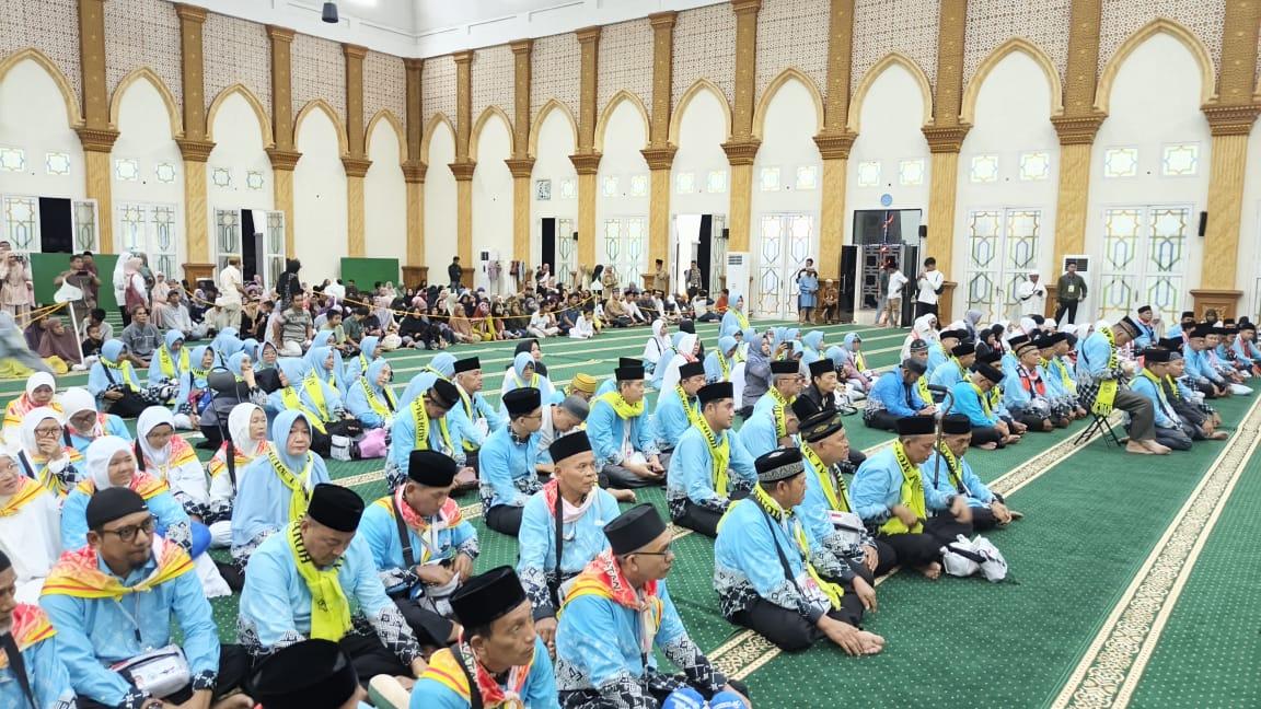 169-Jamaah-Haji-Asal-Prabumulih-Diberi-Uang-Saku-Rp1-Juta-per-Orang-Oleh-Pemkot.jpg