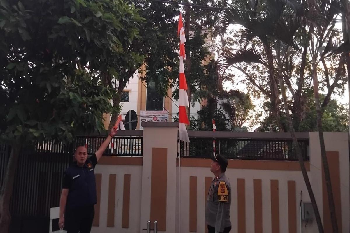 2-Siswa-SD-Elit-di-Palembang-Tersengat-Listrik-1-Orang-Tewas-Berawal-Main-di-Tiang-Bendera-Sekolah.jpg
