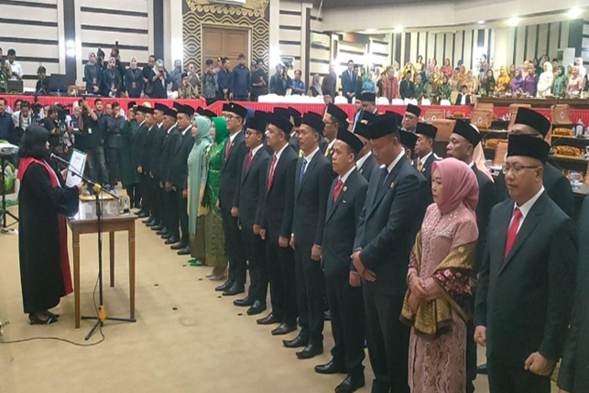 45-Anggota-DPRD-OKI-Periode-2024-2029-Resmi-Dilantik-Ucap-Sumpah-Penuhi-Kewajiban.jpg