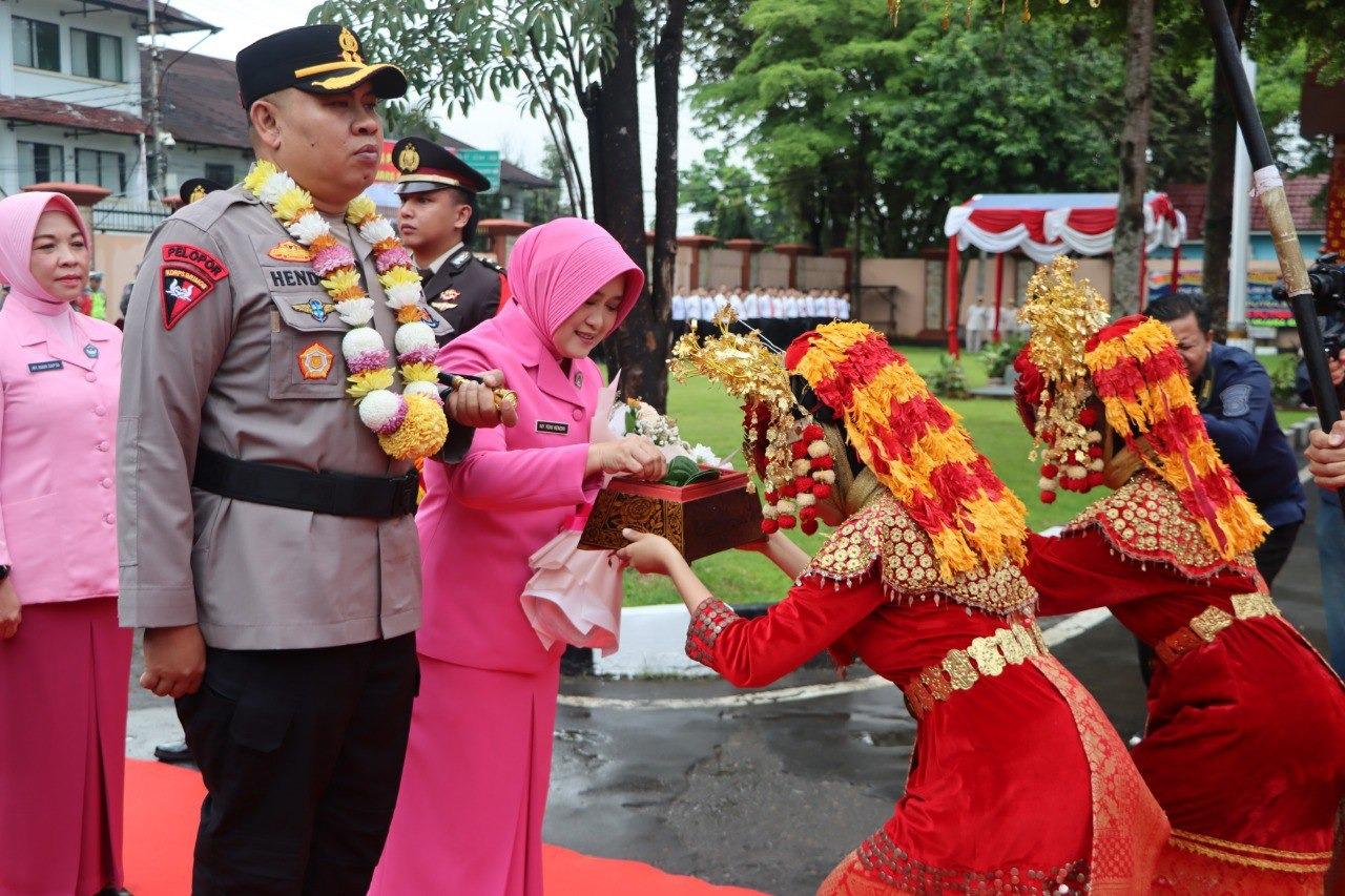 AKBP-Hendri-Syaputra-Resmi-Menjabat-Sebagai-Kapolres-Muara-Enim-yang-Baru.jpg