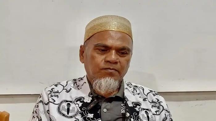 Abdul-Muis-guru-Sosiologi-di-SMAN-1-Luwu-Utara-harus-menerima-kenyataan-pahit-diber.jpg