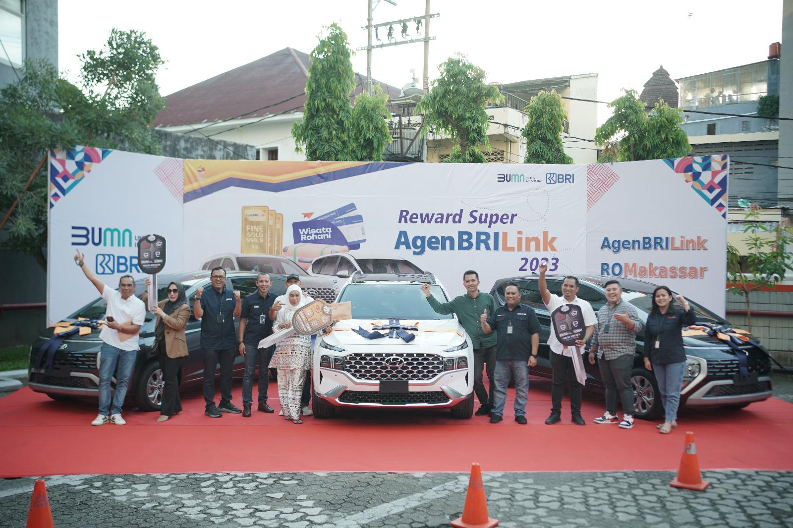 Beri Apresiasi! BRI Bagikan Mobil Kepada Agen BRILink Berprestasi