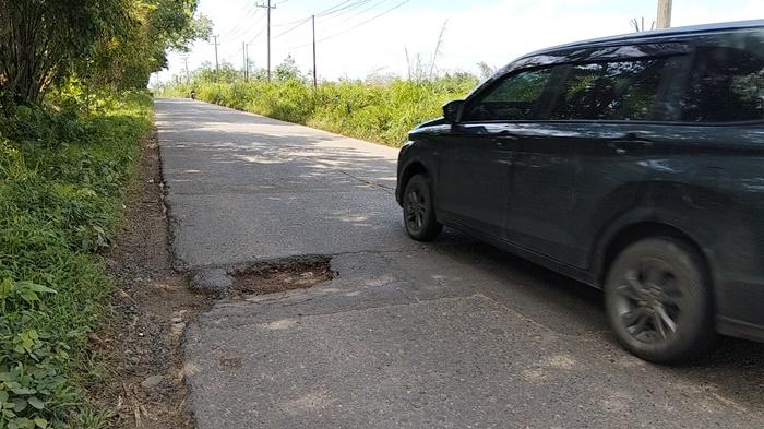 Akses Jalan PALI- Lubuklinggau Rusak,Pengendara Keluhkan Kendaraan Rusak Hingga Ancam Keselamatan