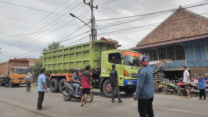 Angkutan-Batubara-di-Muara-Enim-Distop-dan-Dipaksa-Putar-Arah.jpg