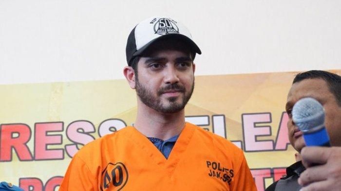 Artis-peran-Fachri-Albar-dalam-jumpa-pers-di-Polres-Jakarta-Selatan.jpg