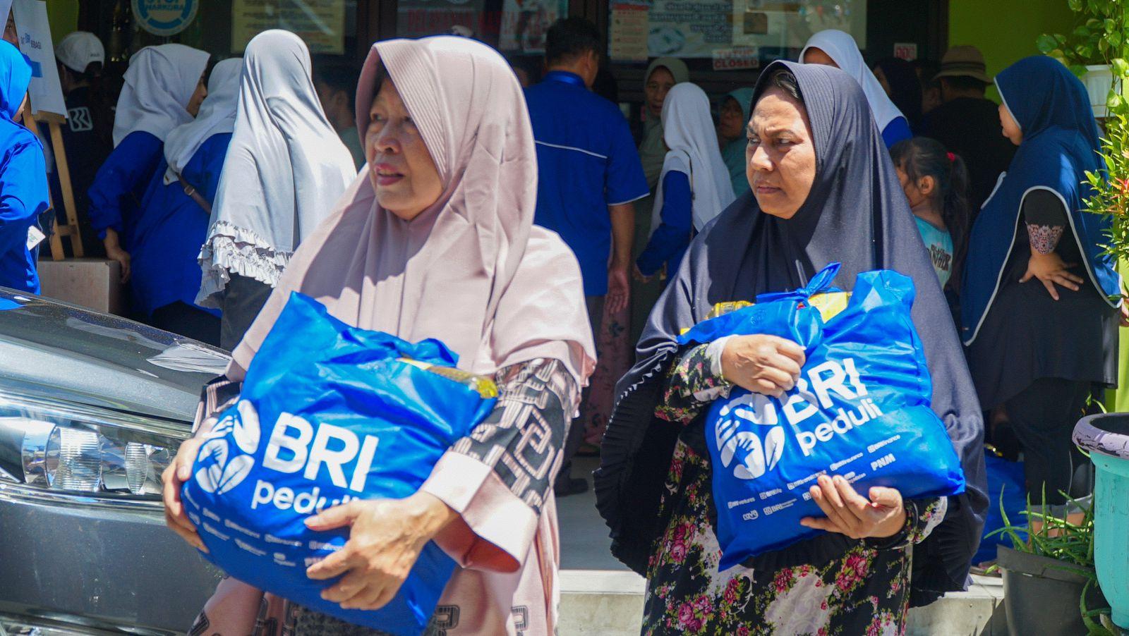 Peduli Sesama di Bulan Ramadan, BRI Group Bagikan 128 Ribu Paket Sembako ke Seluruh Indonesia