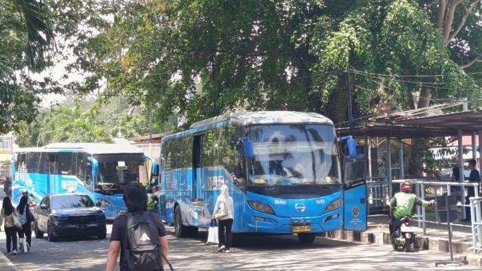 BUS-DAMRI-DI-UNSRI-Sejumlah-mahasiswa.jpg