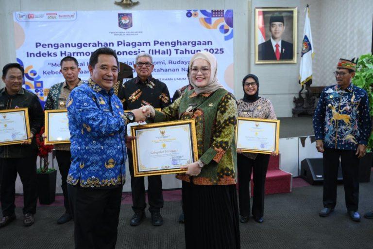 Banyuasin-Raih-Penghargaan-Indeks-Harmoni-Indonesia-Diterima-Langsung-Wabup-Netta-Indian-di-Jakarta.jpg