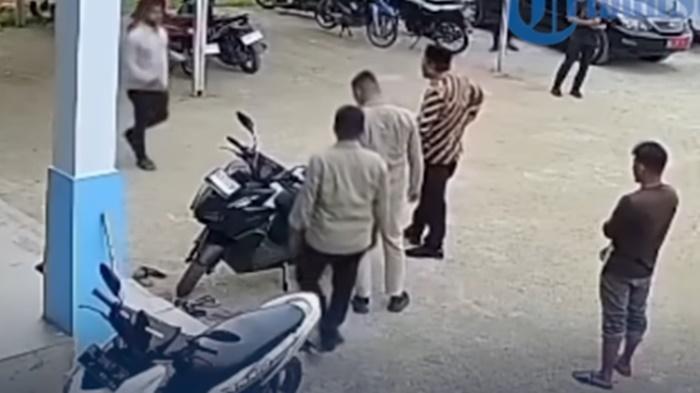 Beredar-video-rekaman-CCTV-yang-menampilkan-detik-detik-Wakil-Bupati-Pidie-Jaya-Ha.jpg