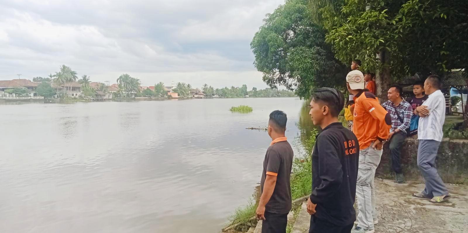 Buaya-Muara-Viral-Muncul-di-Sungai-Komering-OKI-Malah-Jadi-Tontonan-Warga-Pemkab-Siapkan-Evakuasi.jpg