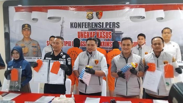 Bukannya-Disalurkan-ke-Petani-di-OKU-10-Ton-Pupuk-Subsidi-Malah-Dijual-Mahal-di-Muara-Enim.jpg