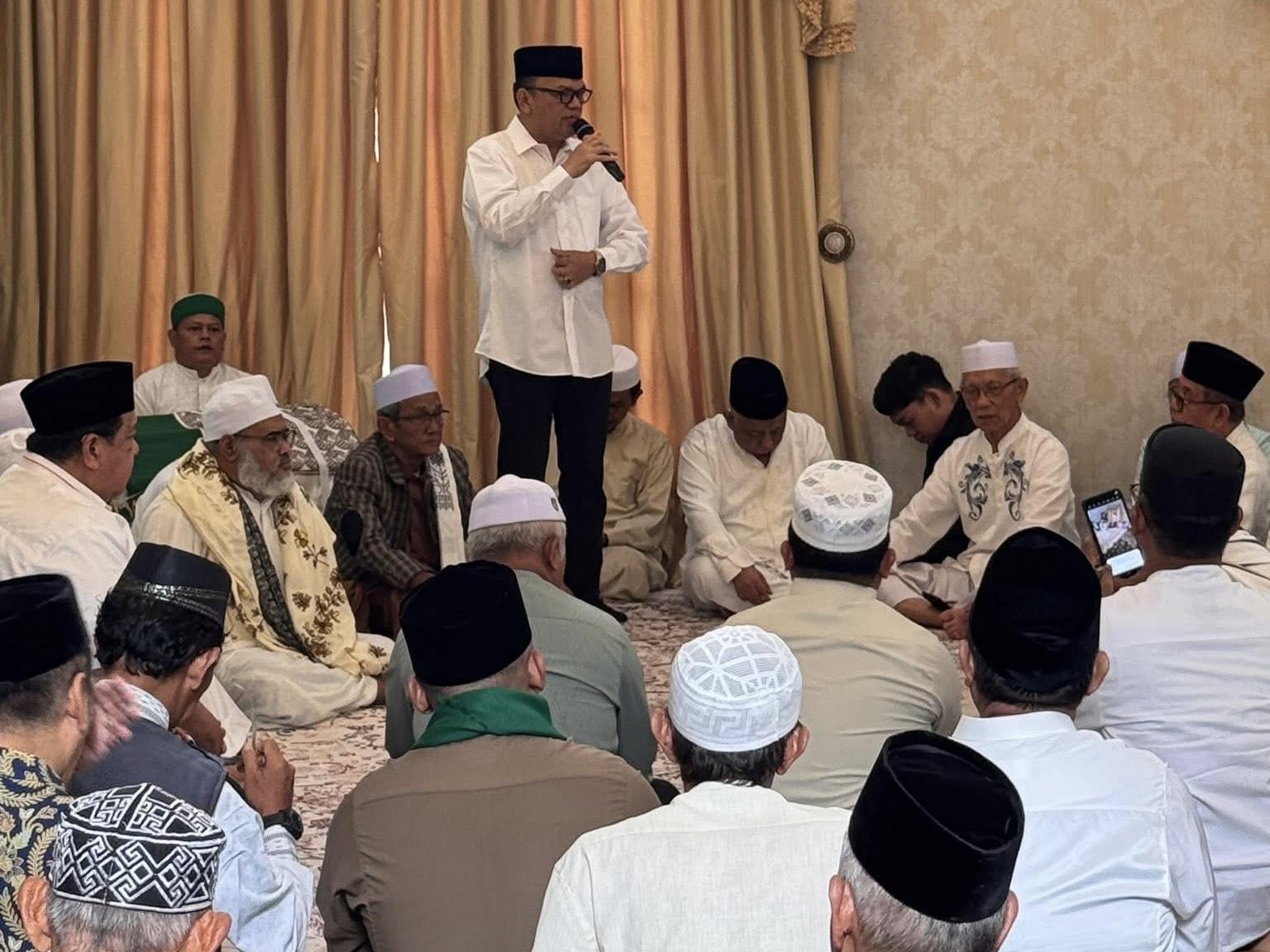 Bupati-Empat-Lawang-Takziah-dan-Sampaikan-Duka-Cita-ke-Kediaman-H-Kemas-Halim.jpg