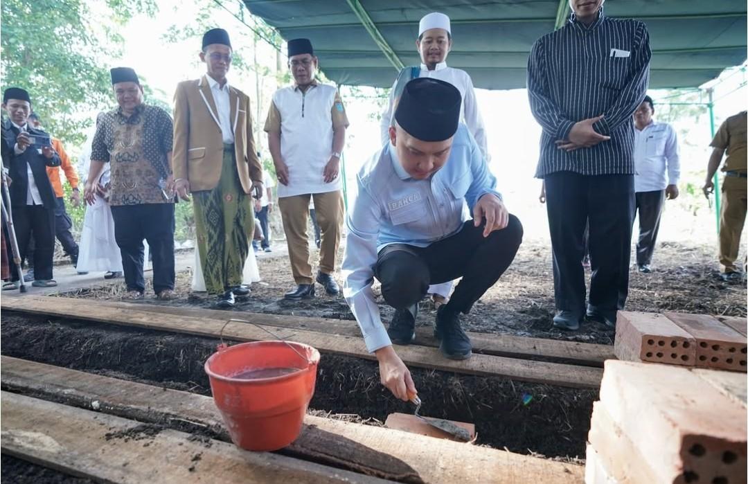 Bupati-Panca-Hadiri-Peletakan-Batu-Pertama-Ponpes-Tahfidz-Sains-Quran.jpg