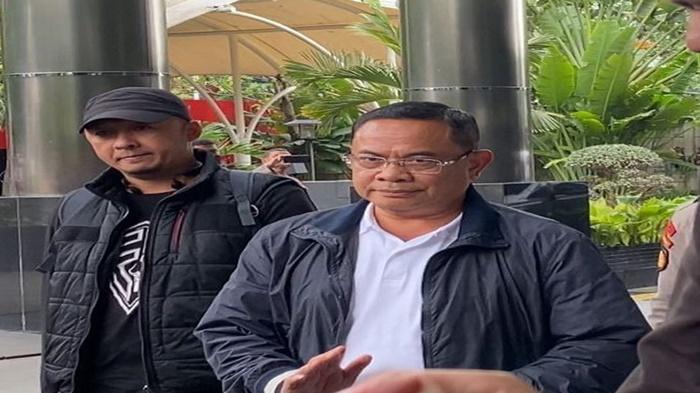 Bupati-Pati-Sudewo-tiba-di-Gedung-Komisi-Pemberantasan-Korupsi.jpg